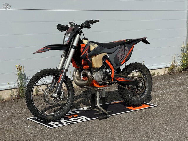 KTM EXC 250 2017 valkokilpi, kuva 1