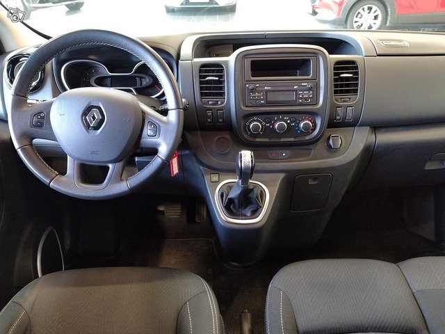 RENAULT Trafic Passenger 5