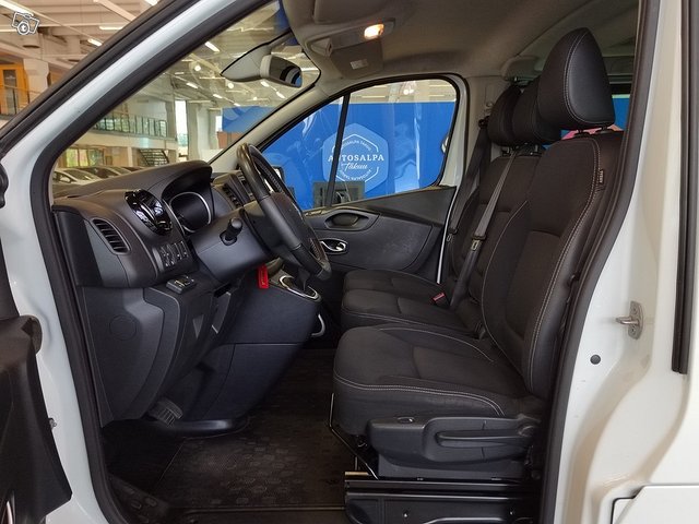 RENAULT Trafic Passenger 9