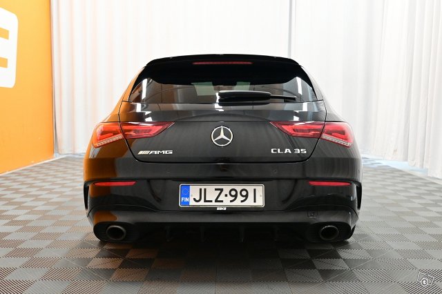 Mercedes-Benz CLA 35 AMG 6