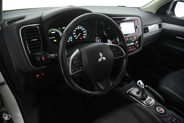 Mitsubishi OUTLANDER PHEV 14