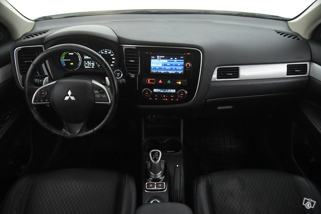 Mitsubishi OUTLANDER PHEV 15