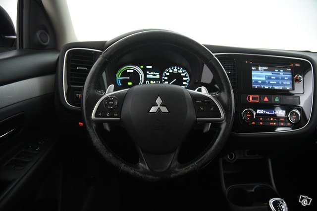 Mitsubishi OUTLANDER PHEV 16