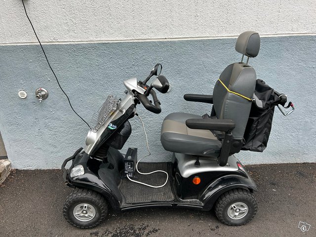 Seniori Scootteri Kymco Maksi XLS 1