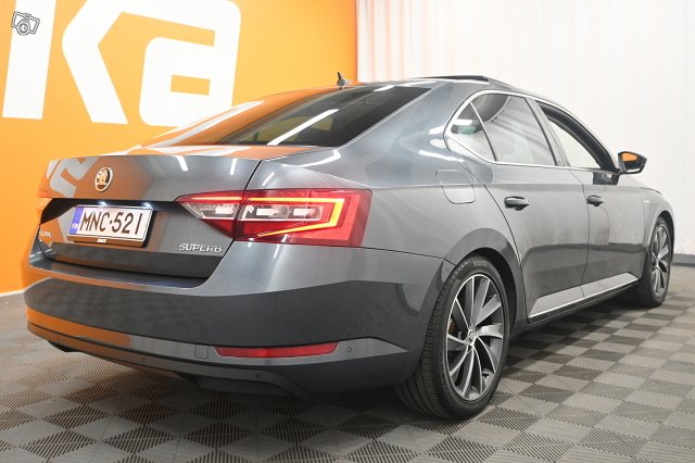 Skoda Superb 8