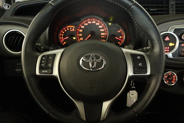 Toyota Yaris 11