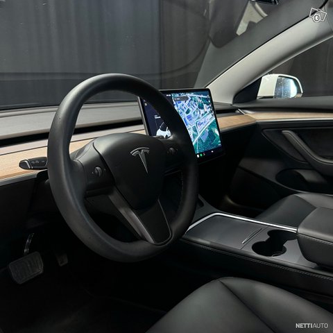 Tesla Model 3 9