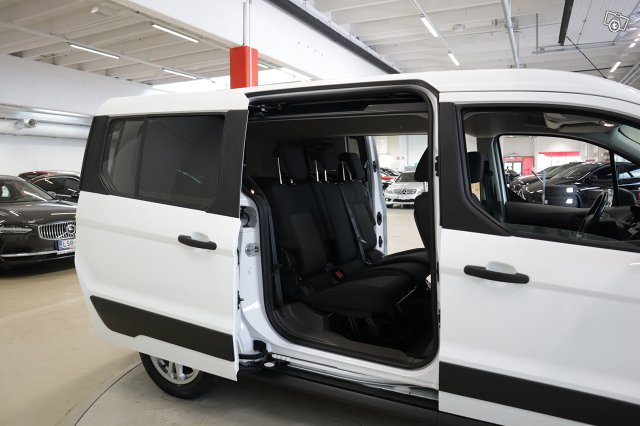 Ford Grand Tourneo Connect 11