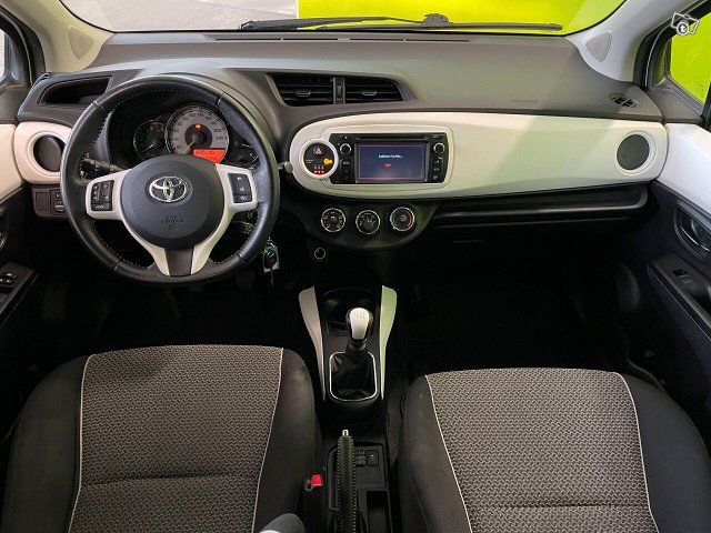 Toyota Yaris 11