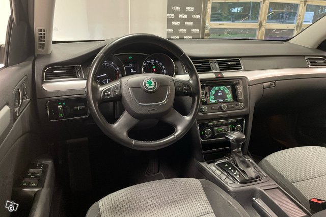 SKODA SUPERB 9