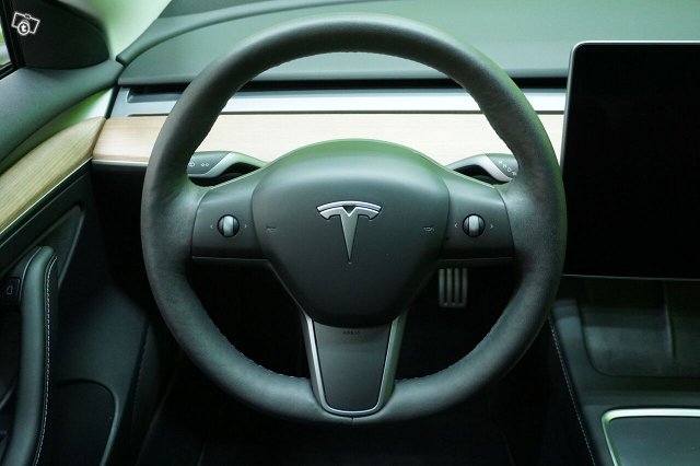 Tesla Model 3 11