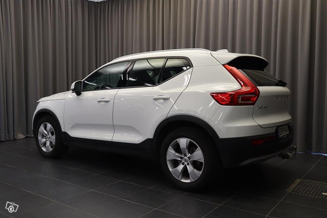 VOLVO XC40 2