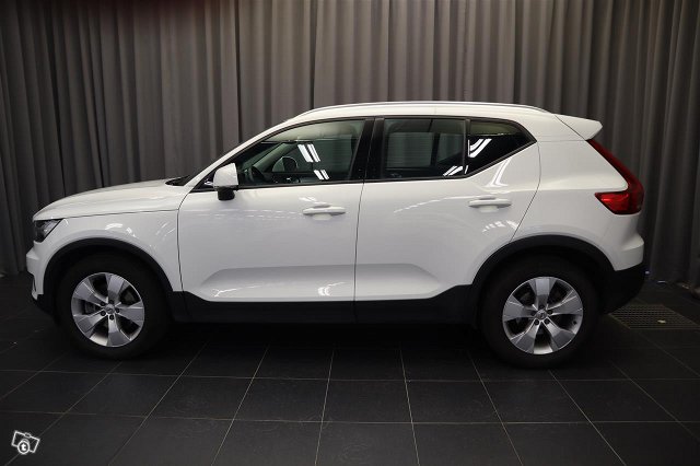 VOLVO XC40 3