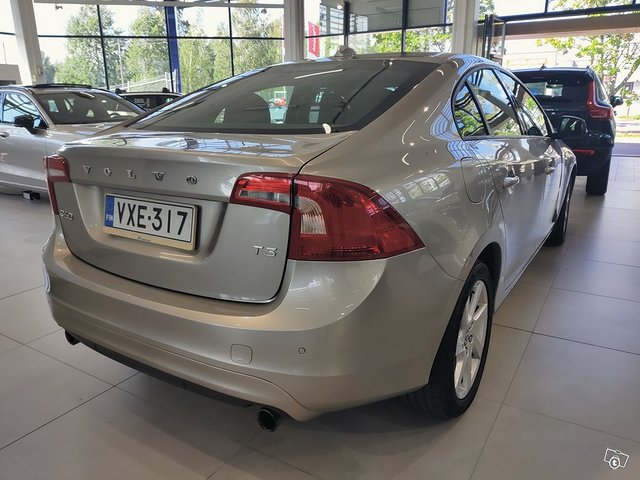 VOLVO S60 2