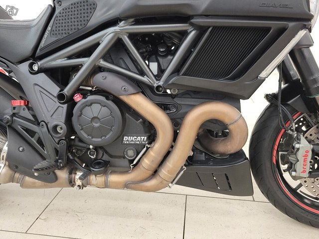 Ducati DIAVEL 9