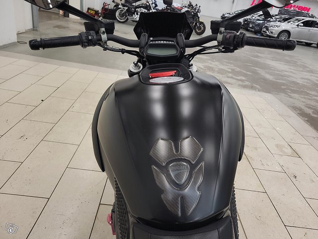 Ducati DIAVEL 11