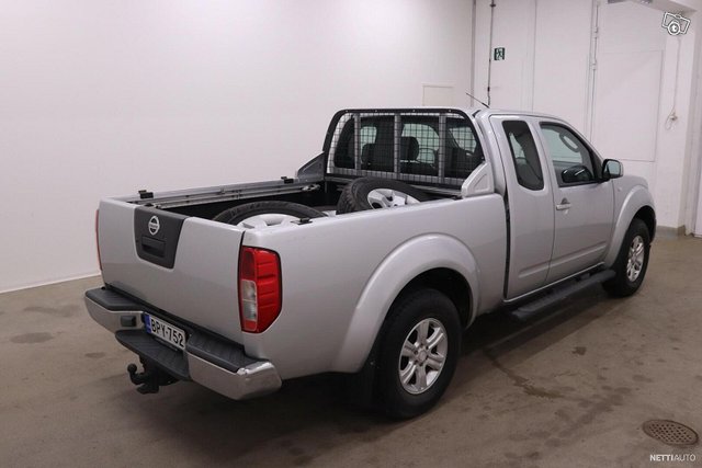 Nissan Navara 5