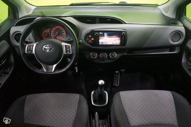 Toyota Yaris 11