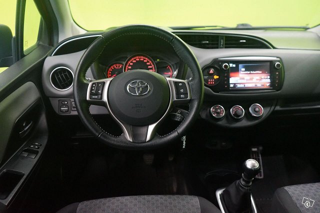 Toyota Yaris 12