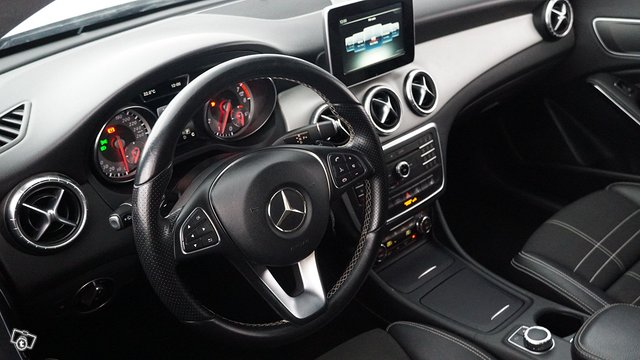 Mercedes-Benz CLA 13