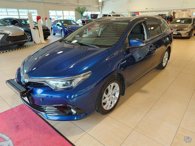 TOYOTA AURIS 1