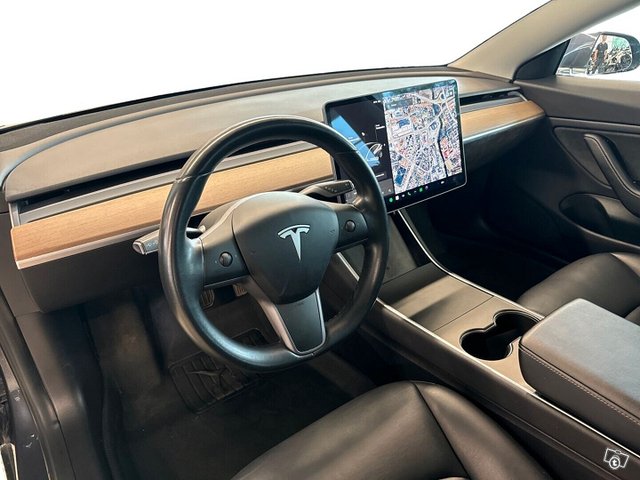 Tesla Model 3 7