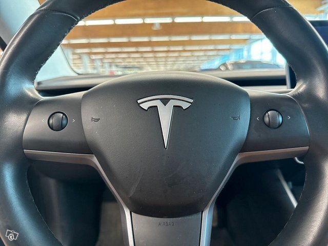 Tesla Model 3 17