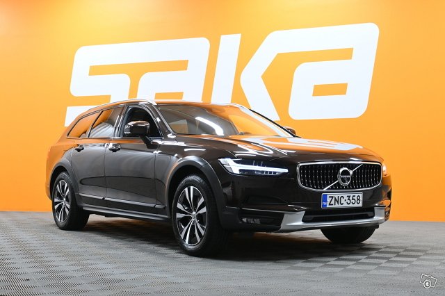 Volvo V90 Cross Country 1