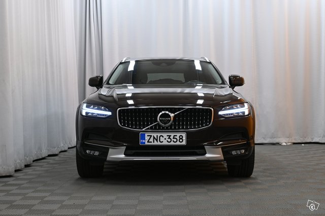 Volvo V90 Cross Country 2