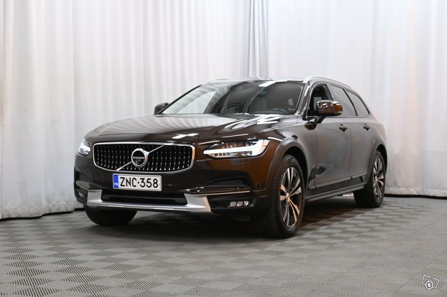 Volvo V90 Cross Country 3