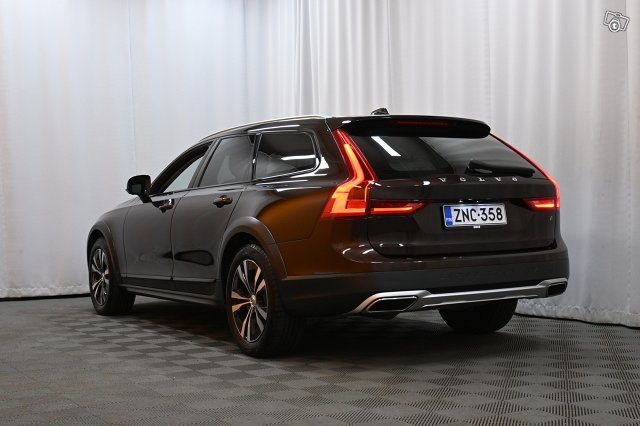 Volvo V90 Cross Country 5