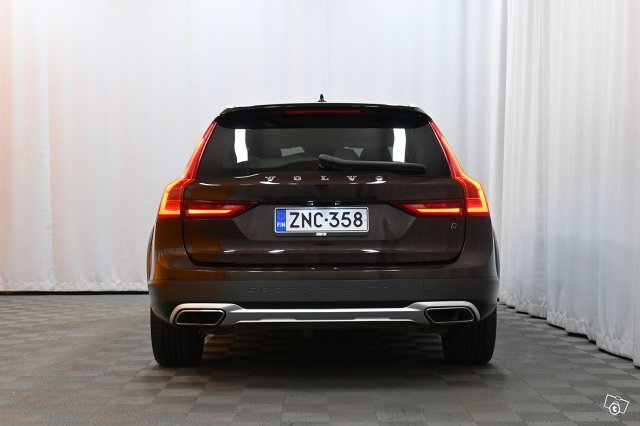 Volvo V90 Cross Country 6