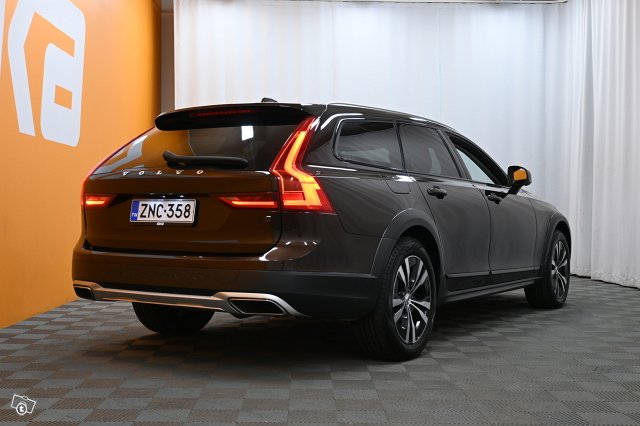 Volvo V90 Cross Country 7