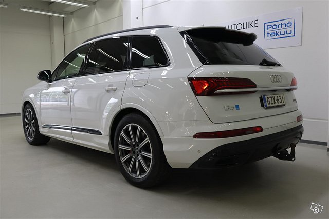 AUDI Q7 4