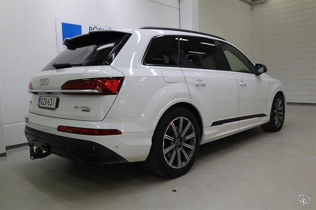 AUDI Q7 6