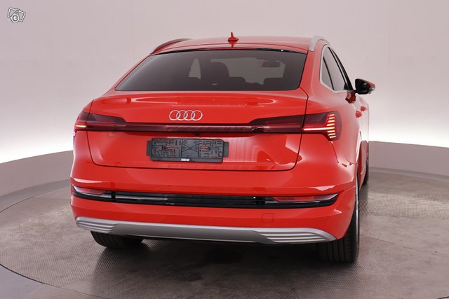 Audi E-tron 10