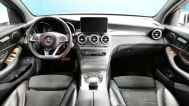 Mercedes-Benz GLC 10