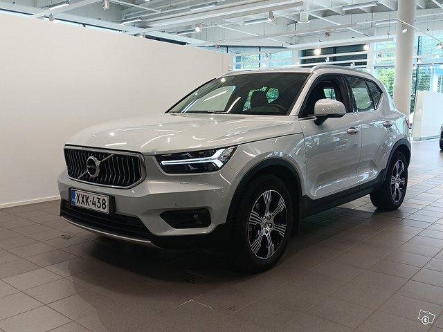 VOLVO XC40 1