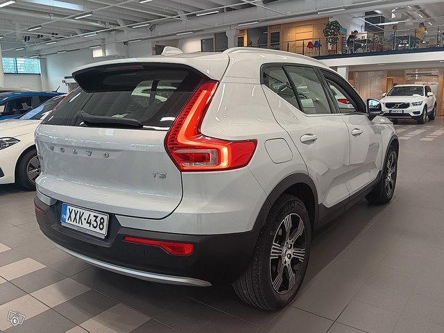 VOLVO XC40 3