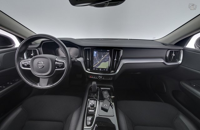 VOLVO V60 8