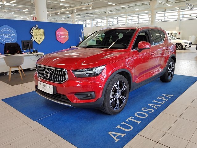 VOLVO XC40