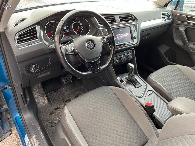 Volkswagen Tiguan 7