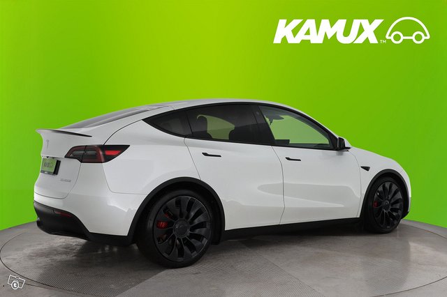 Tesla Model Y 2