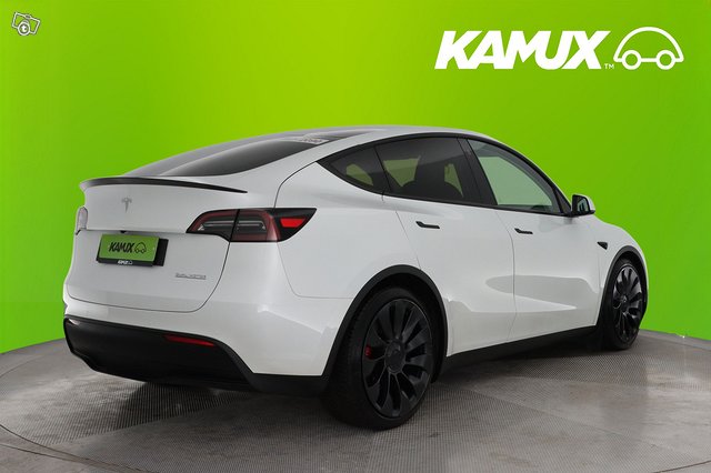 Tesla Model Y 4