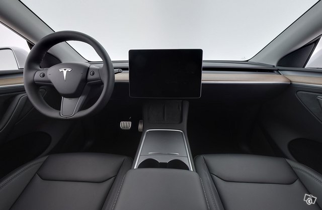 Tesla Model Y 11