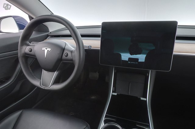 Tesla Model 3 9