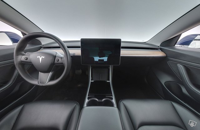 Tesla Model 3 11