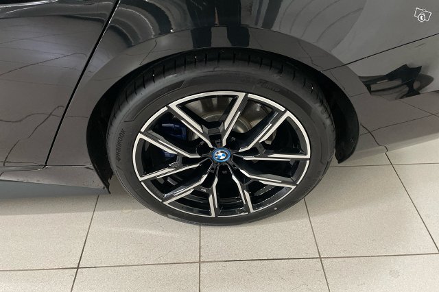 BMW I4 M50 11