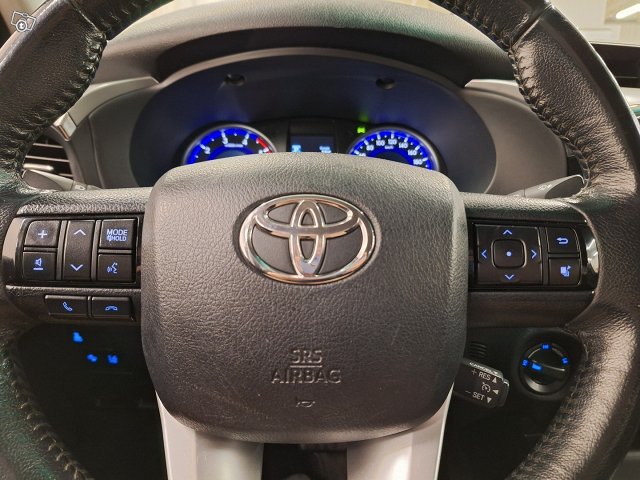 Toyota Hilux 19