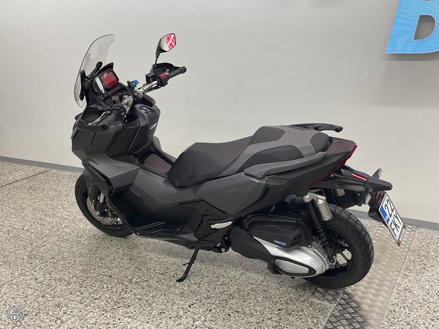 Honda ADV 8